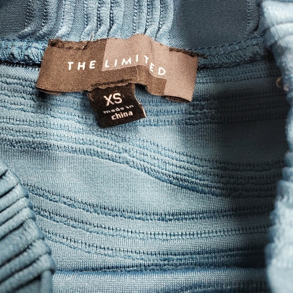 #043 The Limited XS High neck sleeveless top - Picture 6 of 11